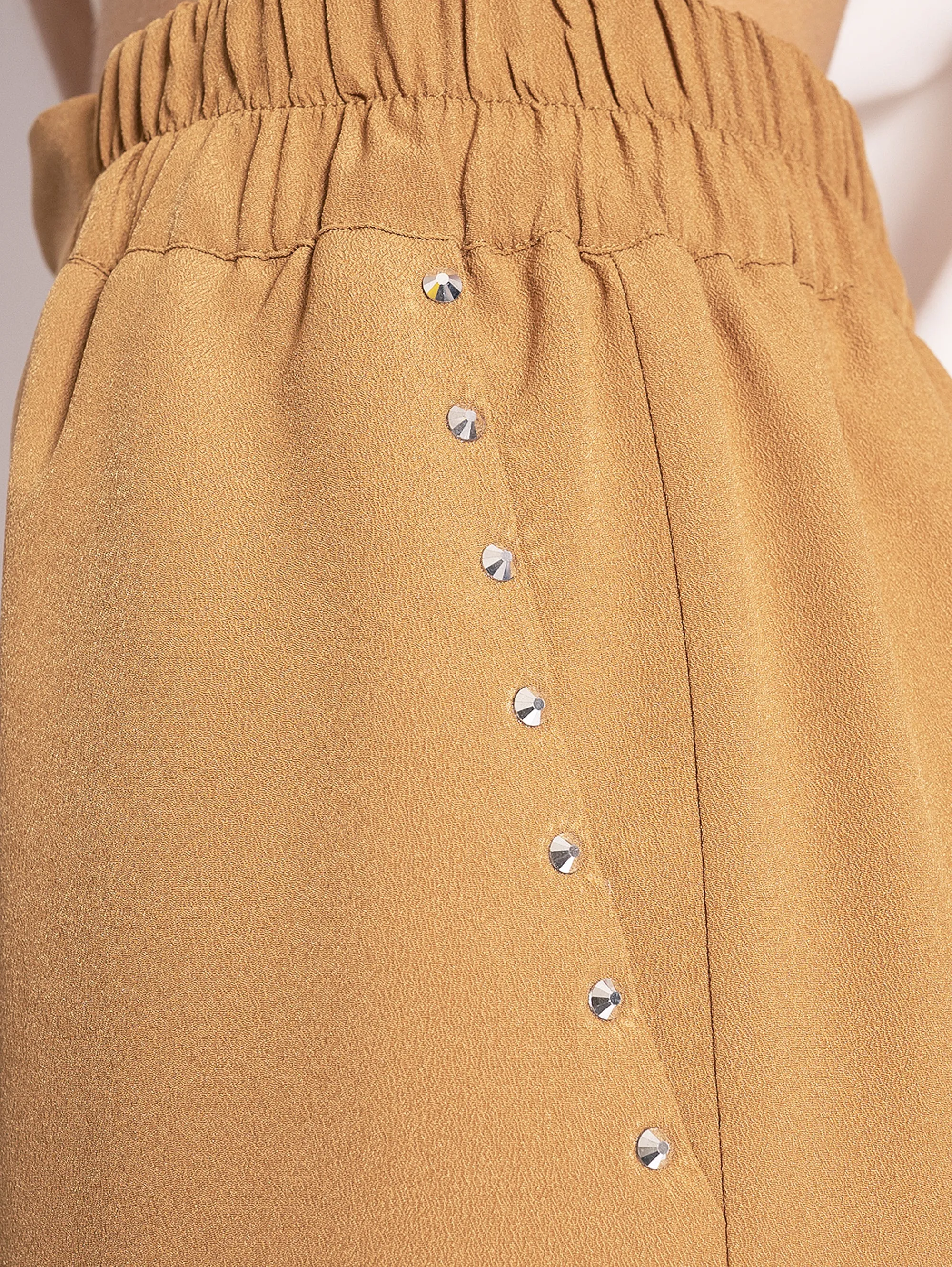 Bermuda with Pecan Studs
