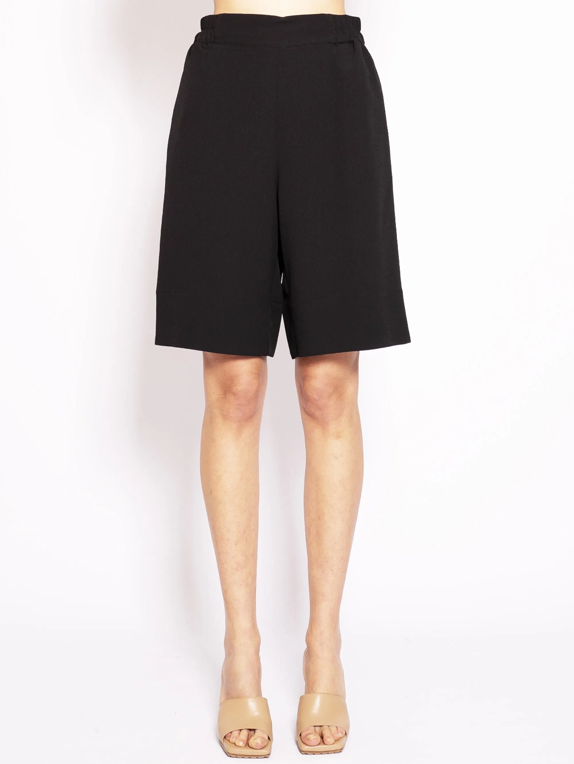 Bermuda with Studs Black