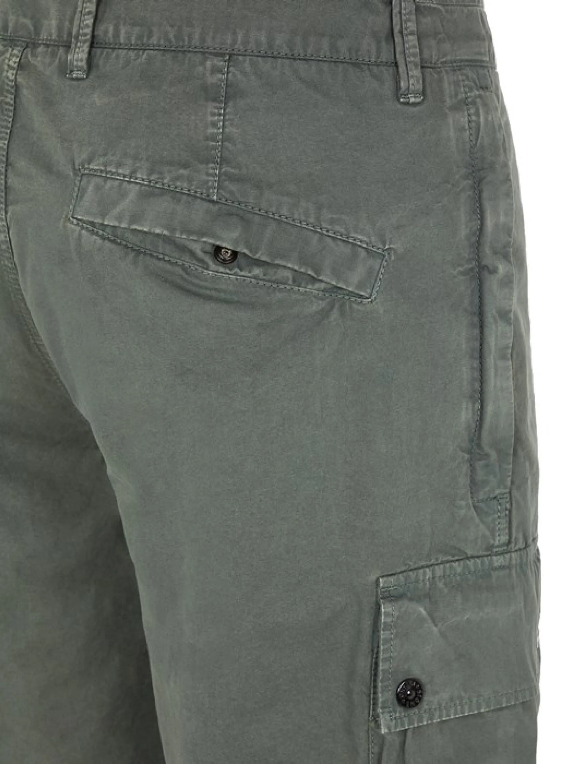 Cargo Bermuda shorts with Old Moss treatment
