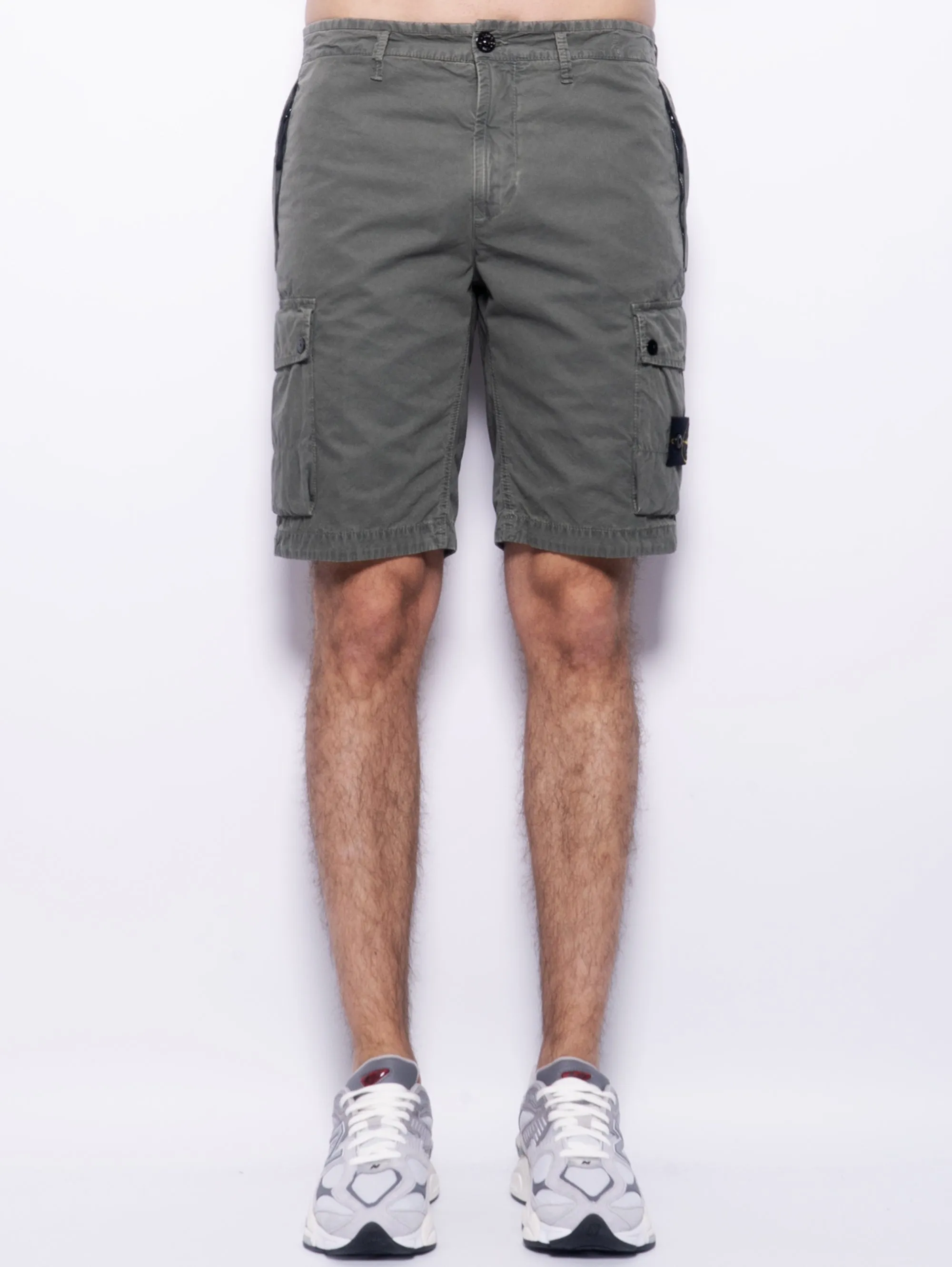 Cargo Bermuda shorts with Old Moss treatment